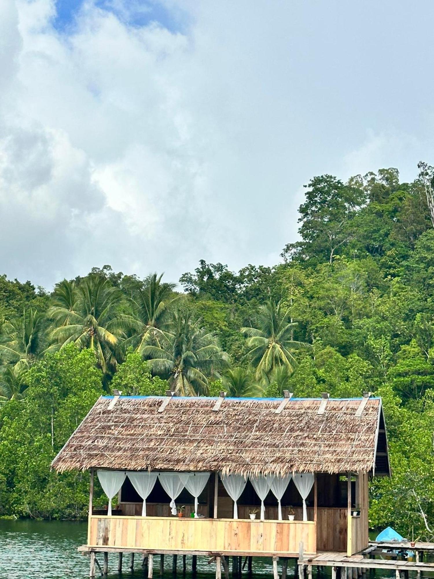 Nyanse Homestay - Raja Ampat Besir Exterior photo